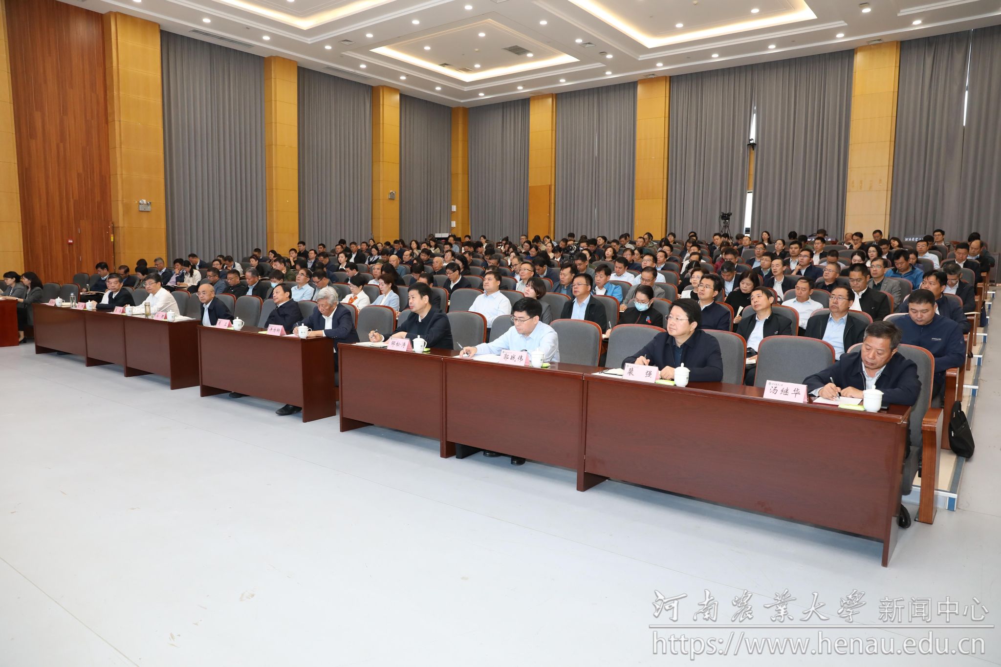 研讨班现场.jpg 研讨班现场.jpg